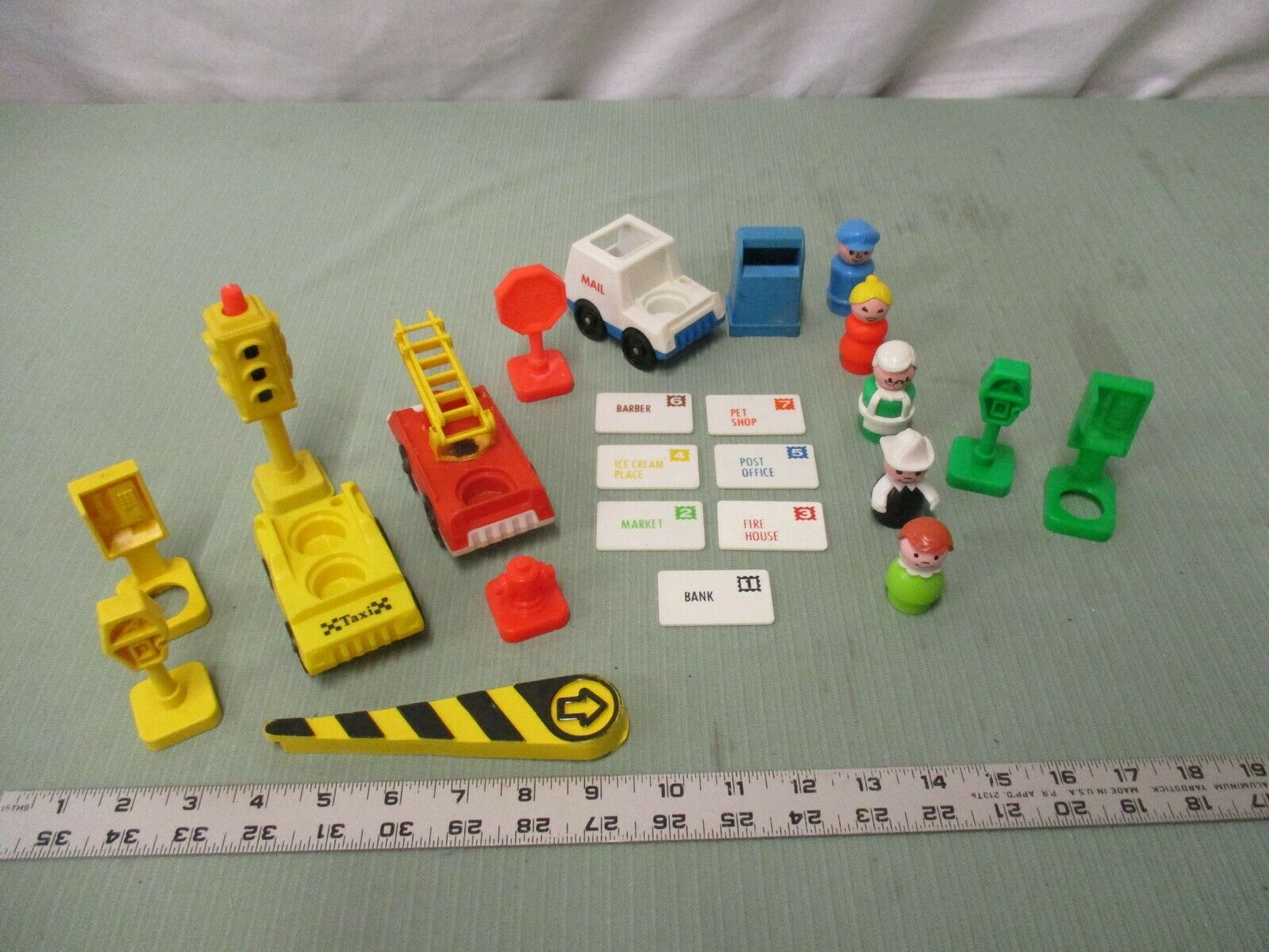 Fisher Price Little People 2500 Play Family Main Street Pick 1 Part Mail Pieces